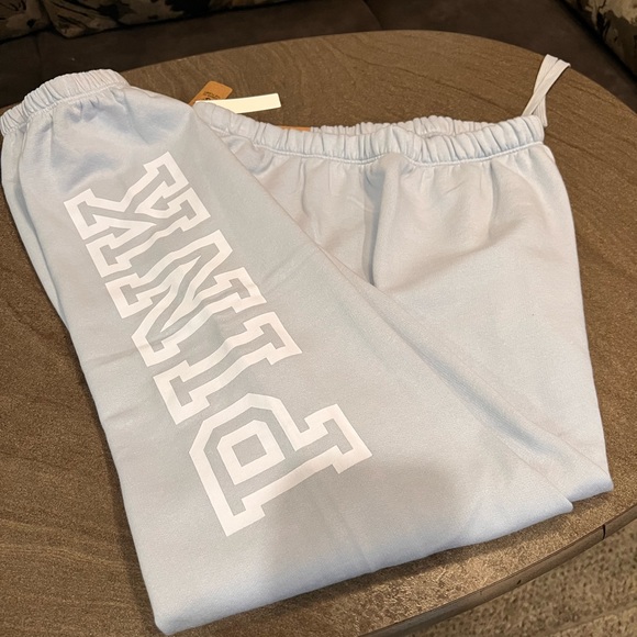 ⭐️⭐️⭐️NWT Pink Victoria secret everyday classic lounge pants - Picture 2 of 6